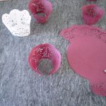 Fragole al cioccolato che riproducono una rosa