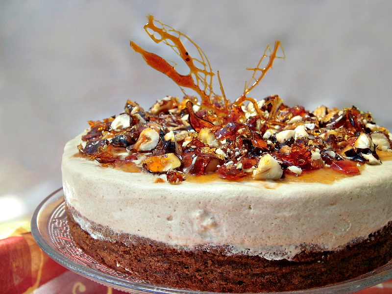 torta semifreddo al caffè con croccante alle nocciole