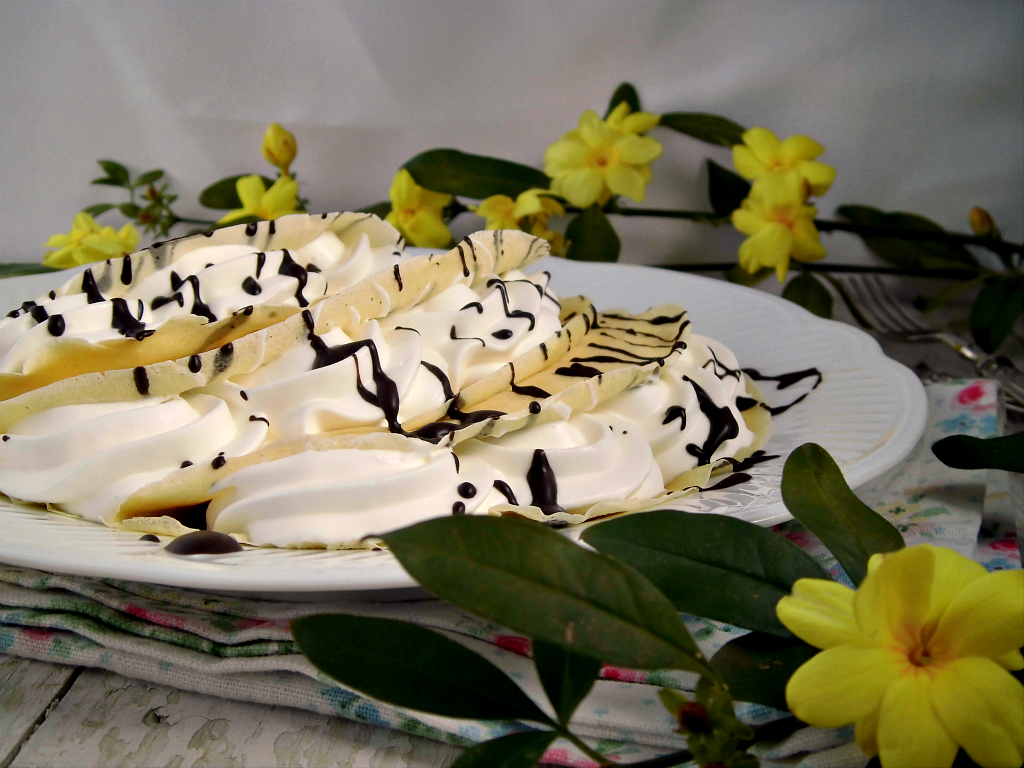 Crepes con panna e cioccolato