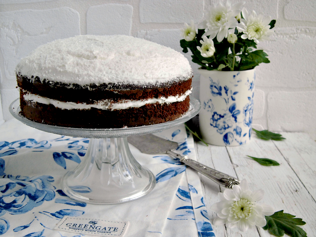 In collaborazione con GreenGate Torta cocco cacao e panna.jpg