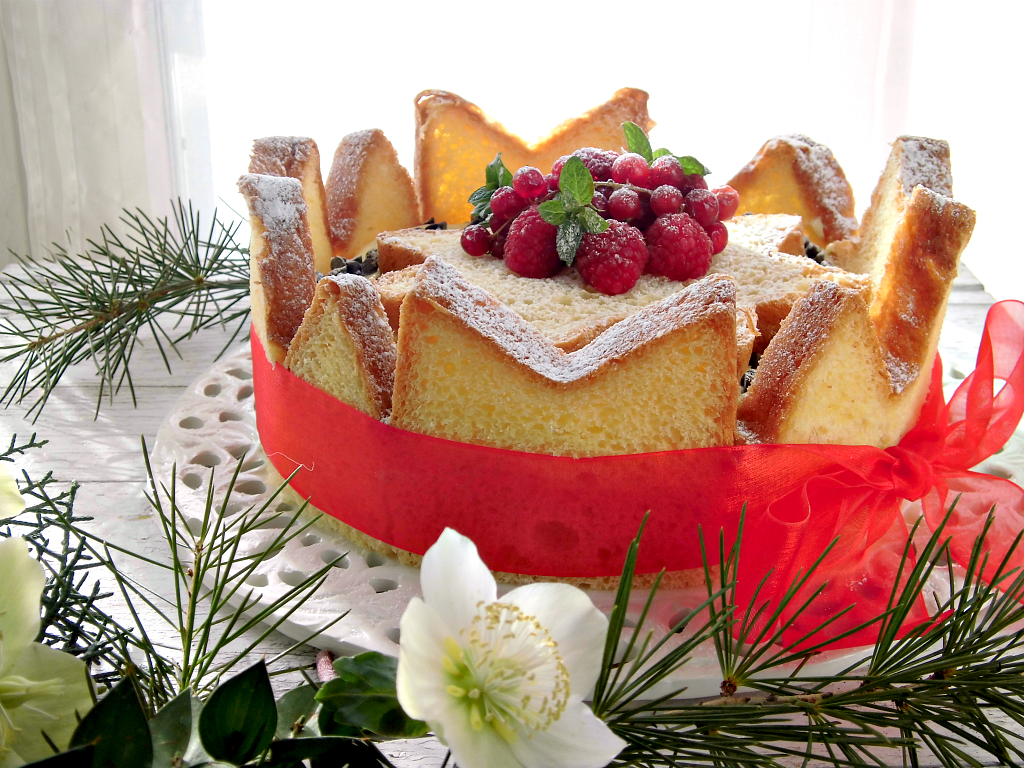 Charlotte di pandoro con crema di mascarpone.jpg