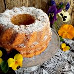 Angel food cake con panna e fragole