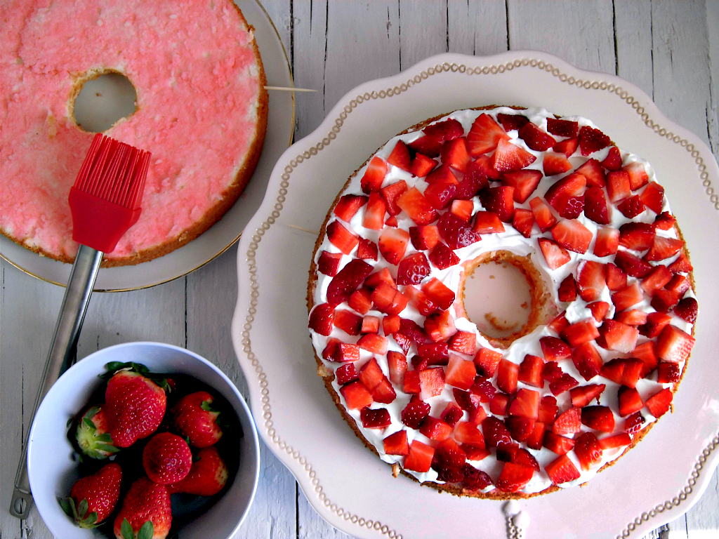 Ricetta Angel food cake con panna e fragole.jpg
