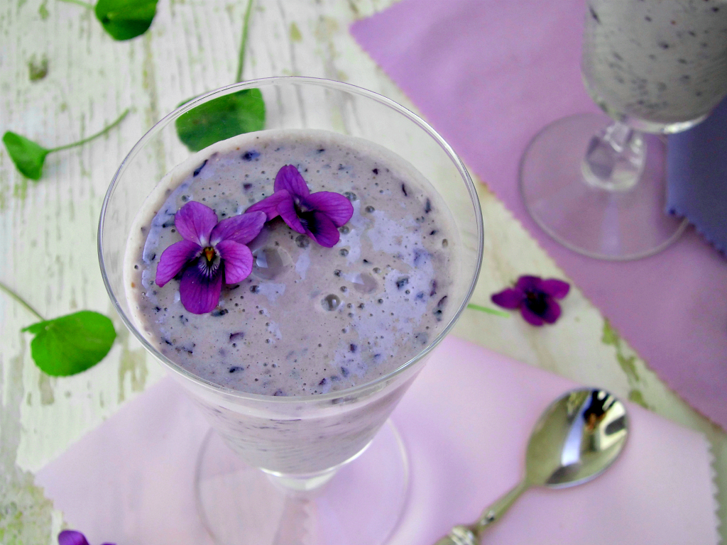 frullato con mirtilli e violette.jpg