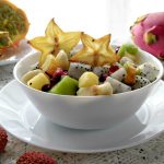 Angel food cake con panna e fragole