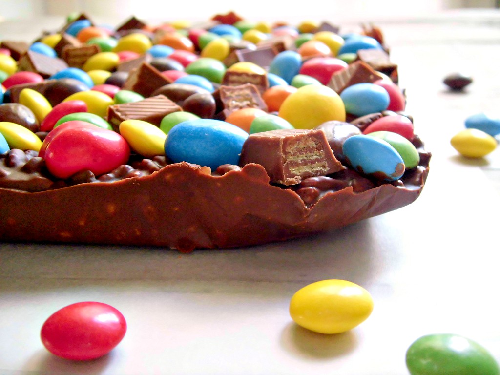 Tavoletta di cioccolato golosa con smarties