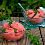 Frullato con mirtilli lamponi e bacche di goji