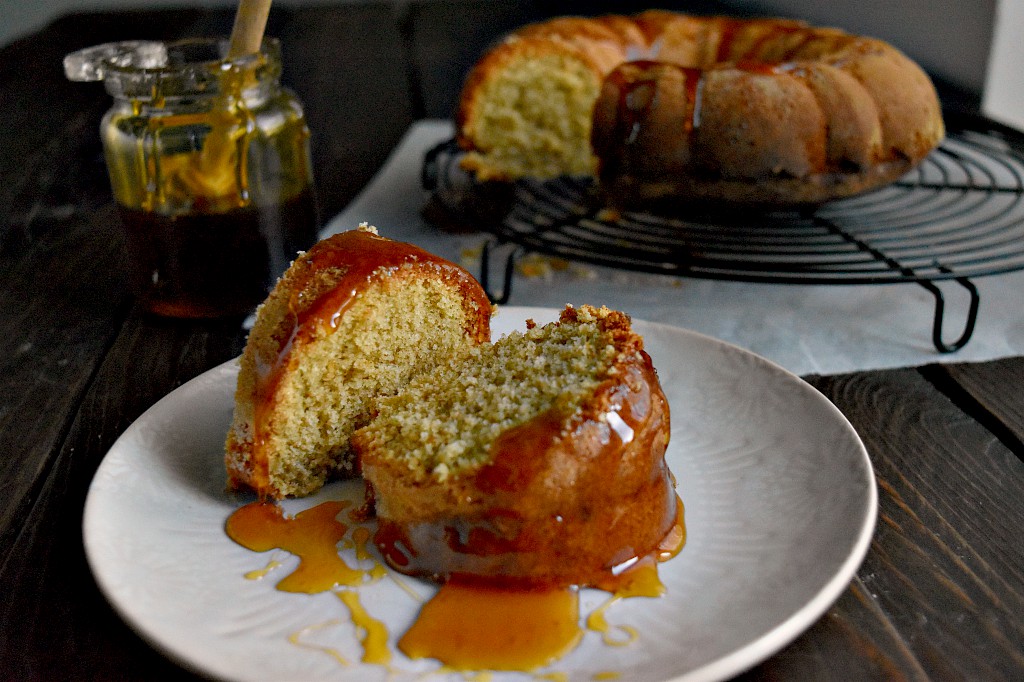 bundt cake di farro con miele di melata