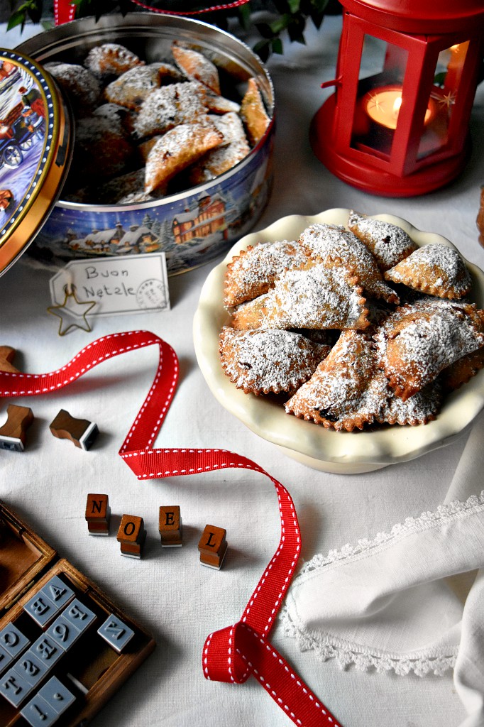 Cacionetti Abruzzesi con marmellata d'uva e mandorle