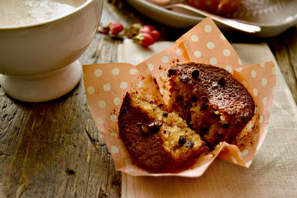 Muffin al pandoro con gocce di cioccolato