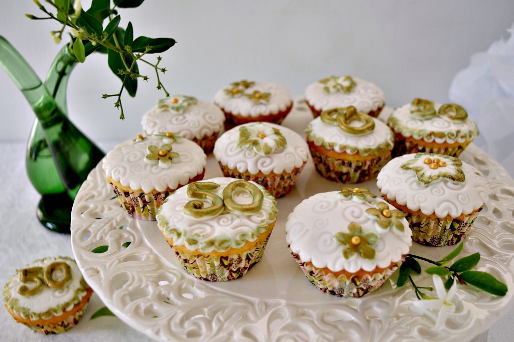 Cupcakes decorati con pasta di zucchero