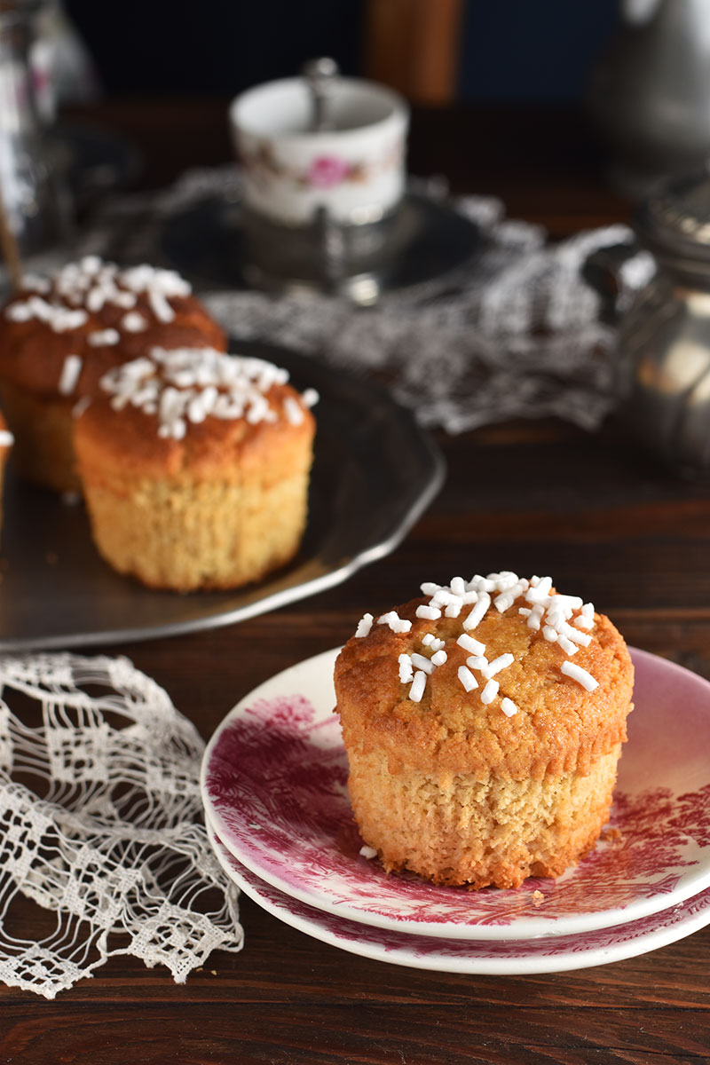 Muffin al cocco con farina di grano saraceno