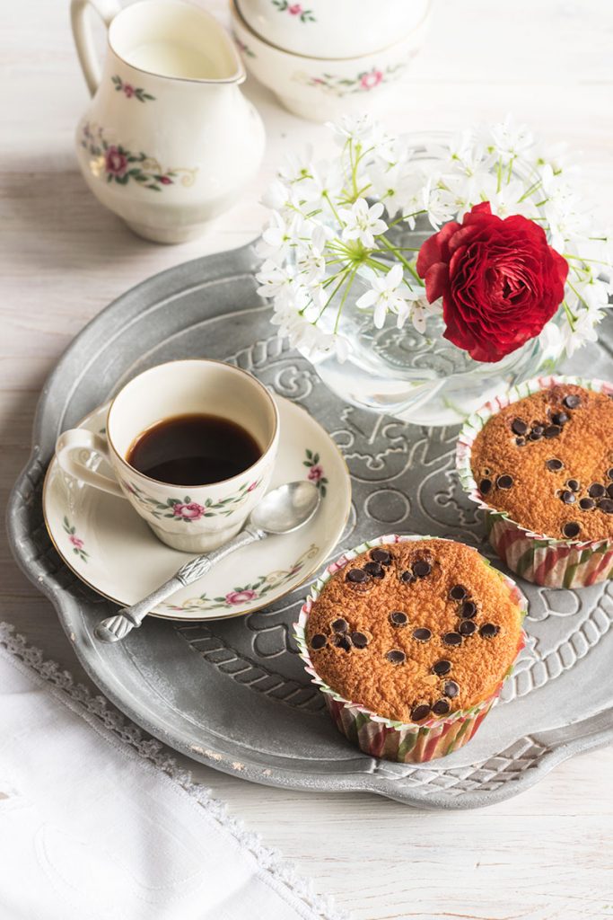 Muffin al cocco con gocce di cioccolato
