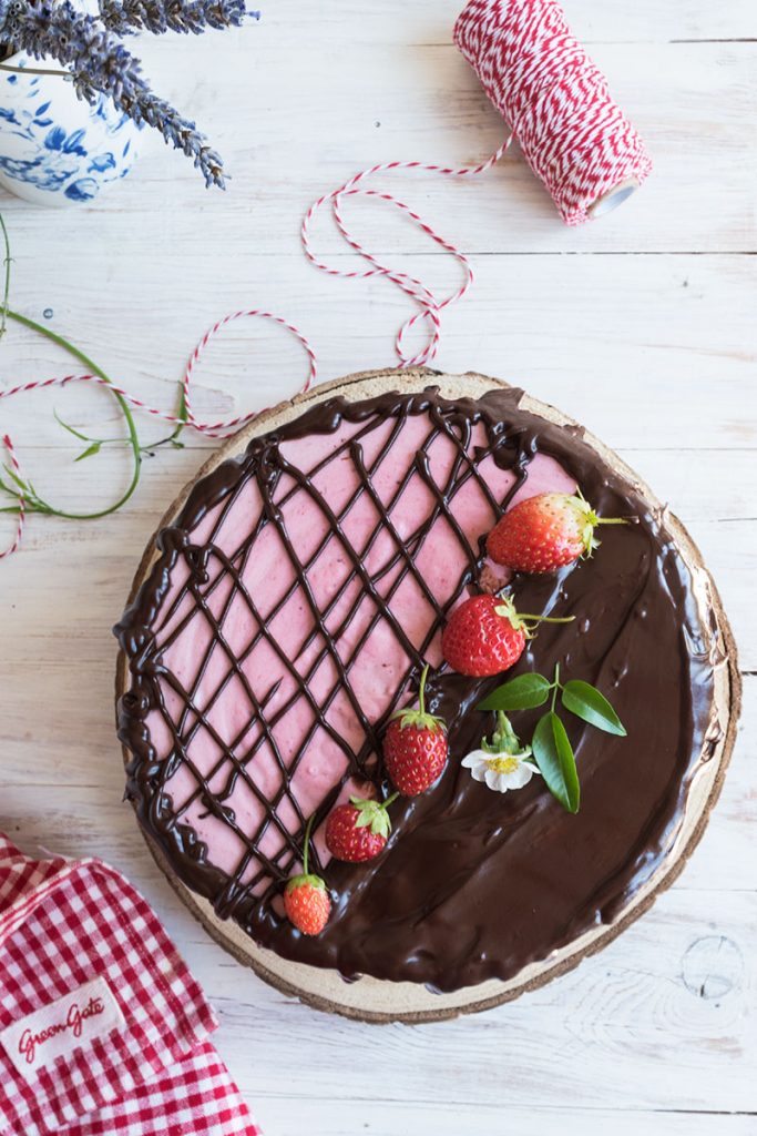 Neapolitan mousse cake