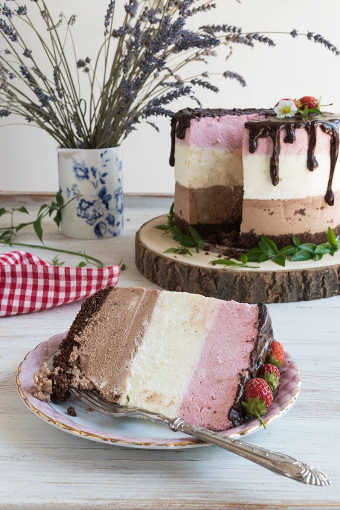torta mousse con cioccolato e fragole