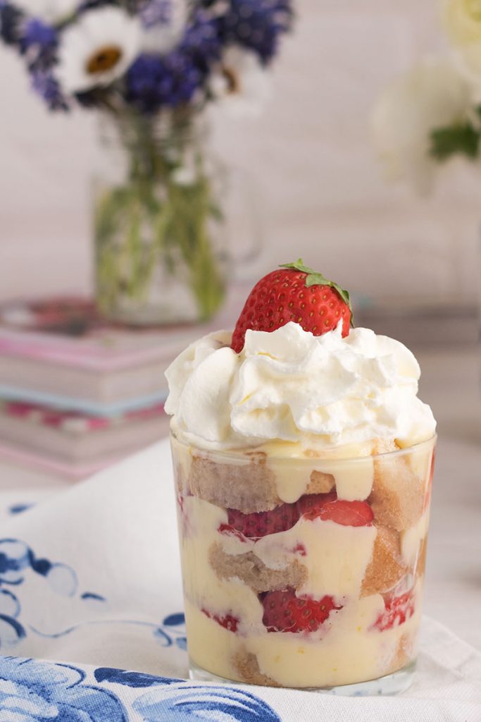 bicchierini di tiramisu alle fragole