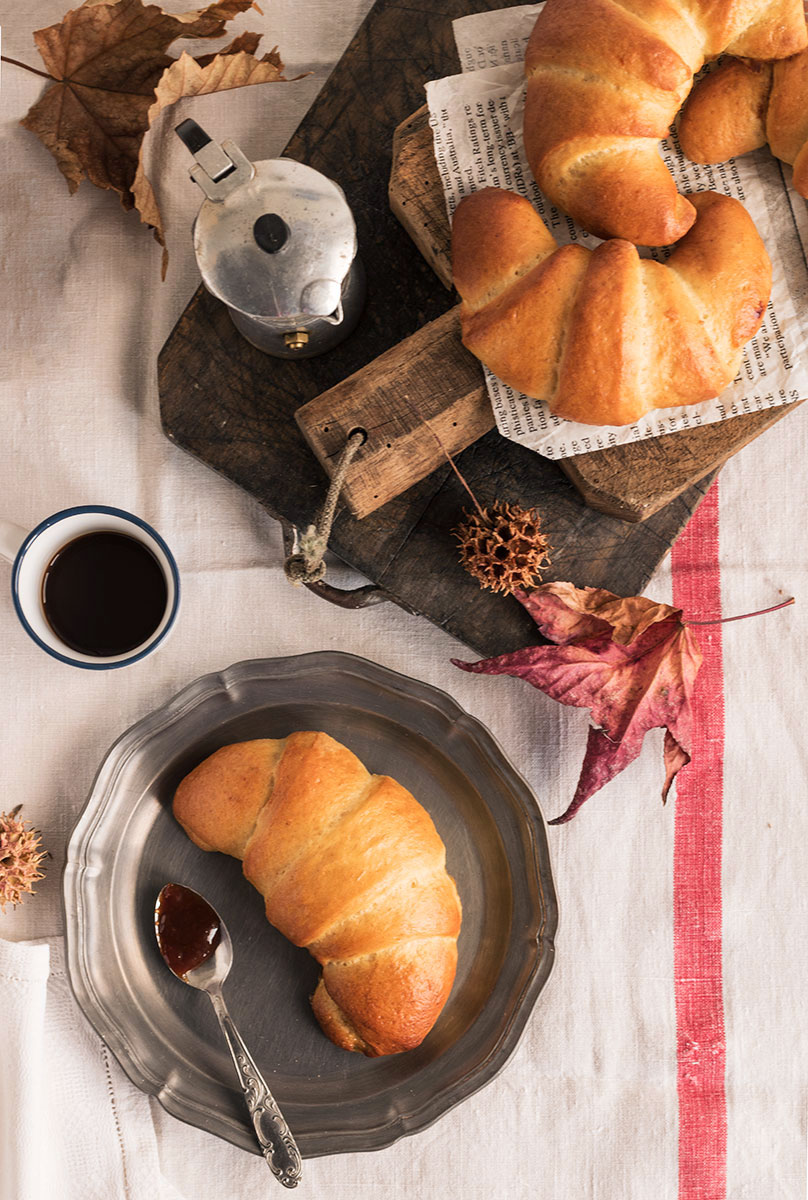 Brioches soffici con yogurt e panna