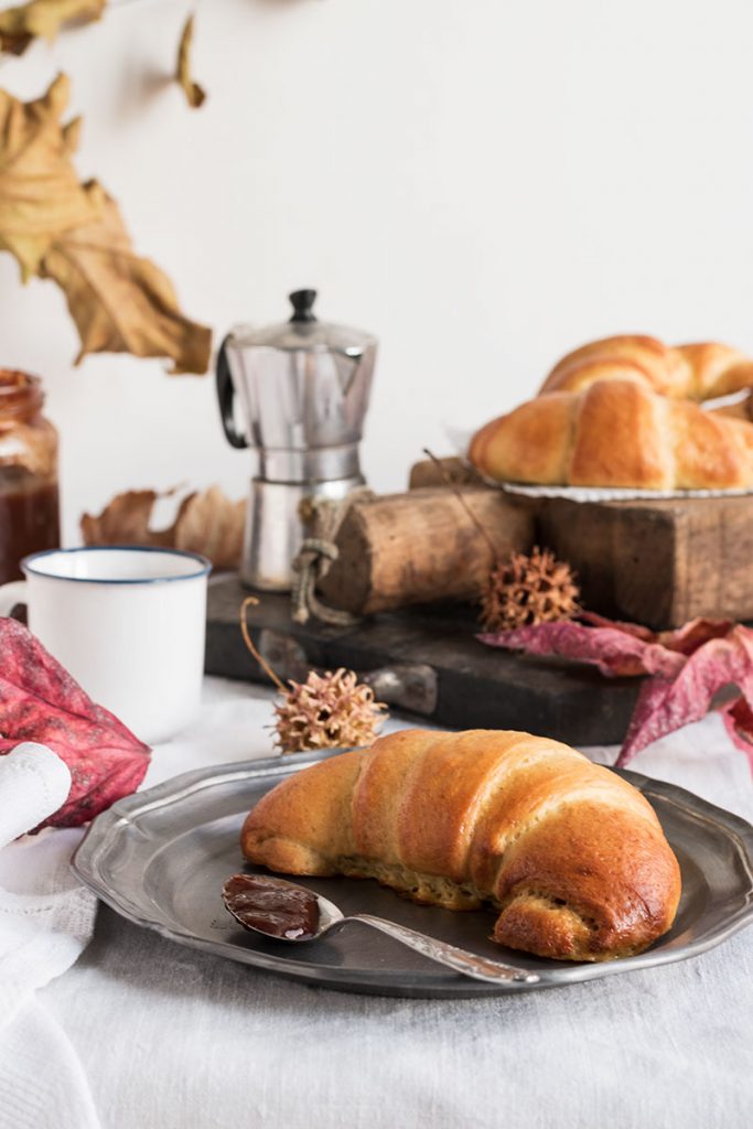 Brioches soffici con yogurt e panna