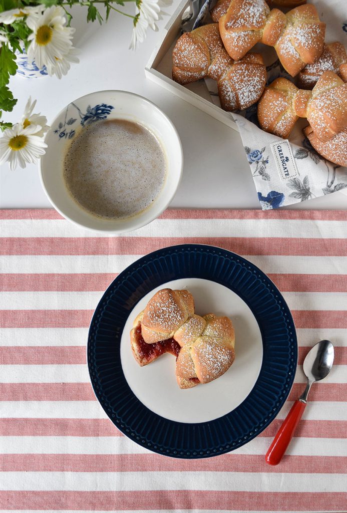 Brioche con la confettura