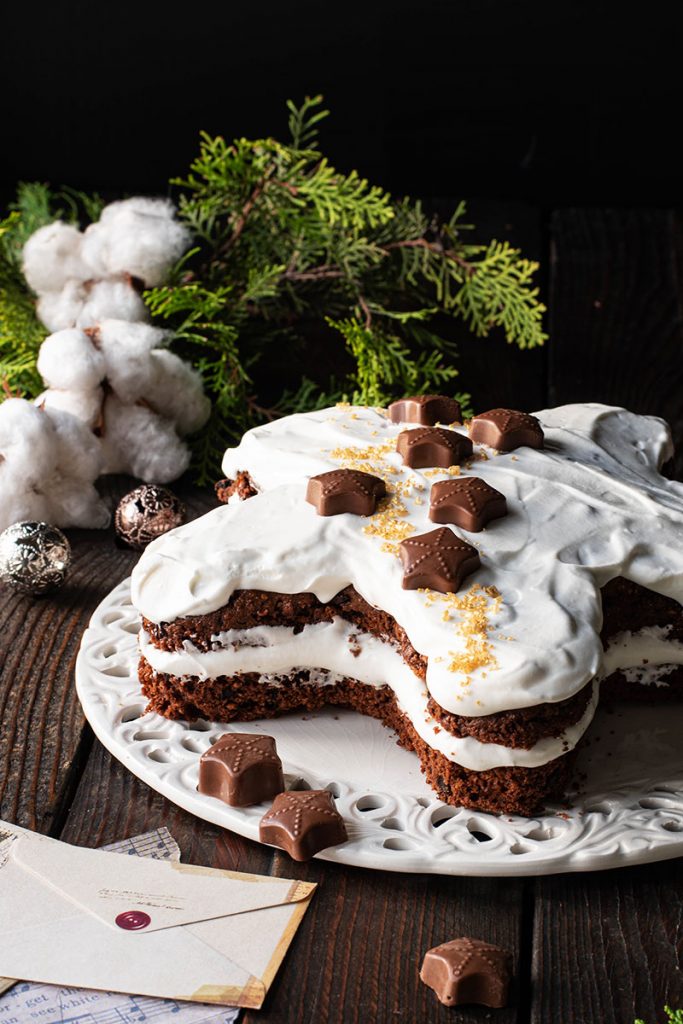 Torta stella di Natale con nocciole e amaretti