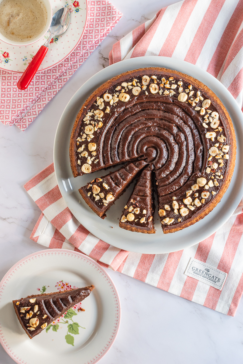 crostata morbida con crema di nocciole